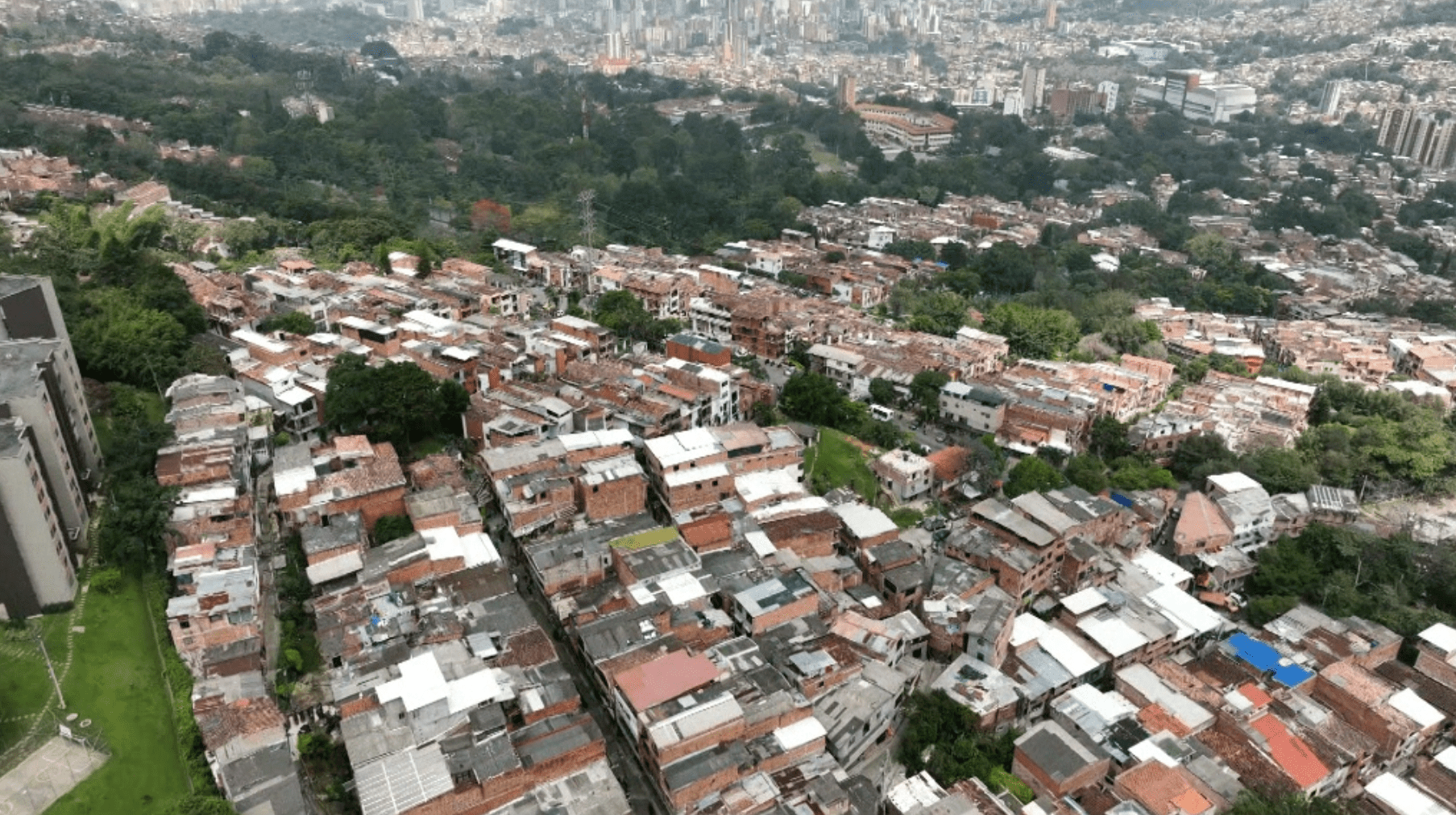 Así nació el barrio Caunces de Oriente, un lugar entre montañas y sueños