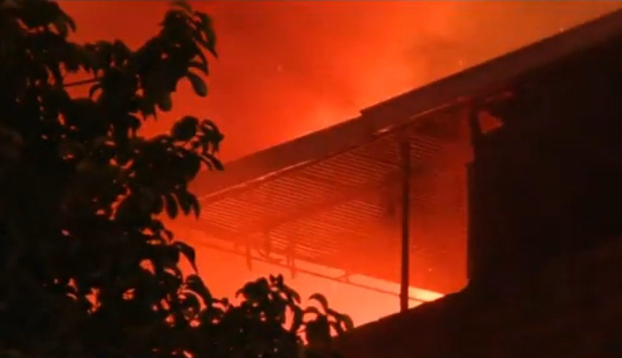 Incendio en bodega de madera del centro dejó millonarias pérdidas y cobró una vida