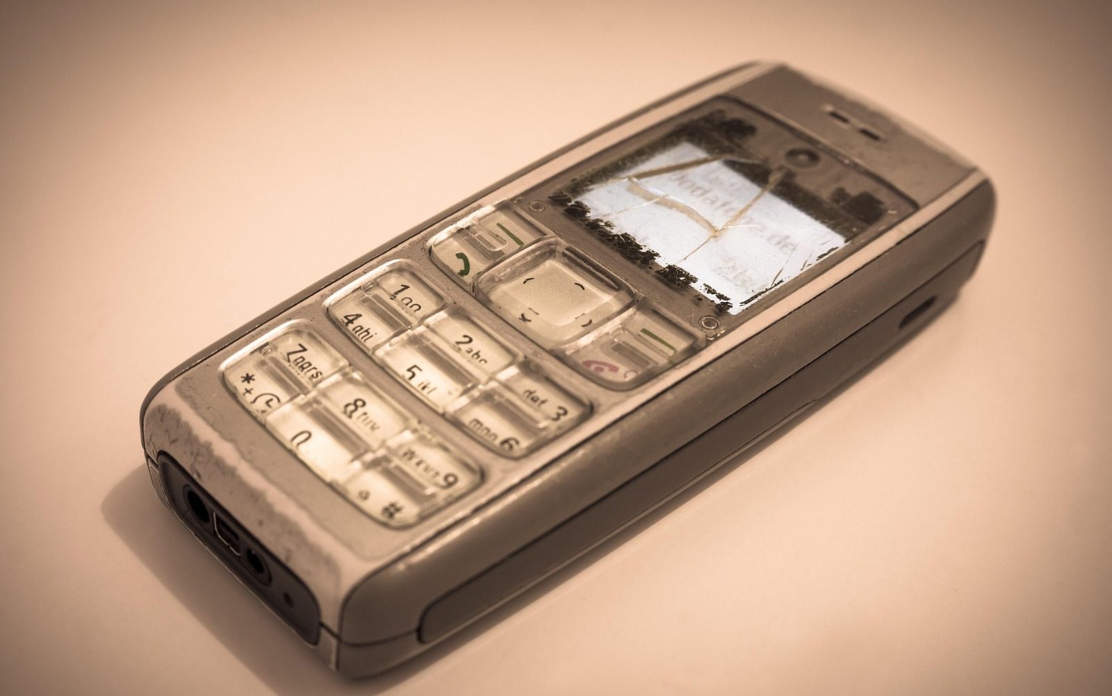 ¿Cuál tuvo? Estos son los celulares que marcaron época y hoy producen nostalgia