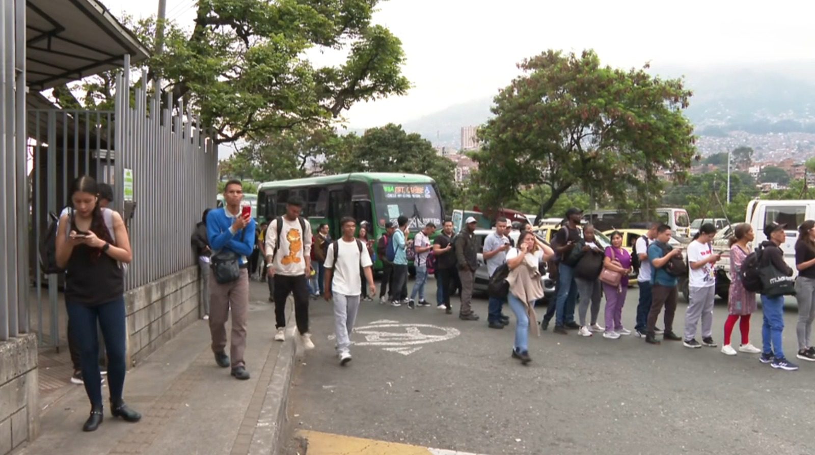 Así vivieron los ciudadanos el colapso del metro en la mañana de este lunes