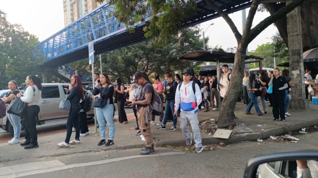 Así vivieron los ciudadanos el colapso del metro en la mañana de este lunes