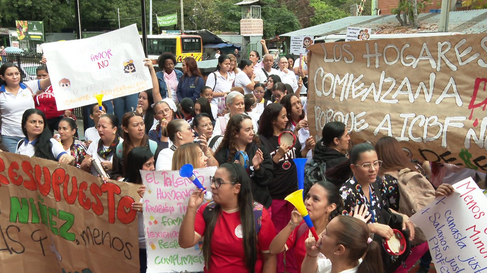 Funcionarios del ICBF en el Valle de Aburrá protestan por mejores garantías laborales