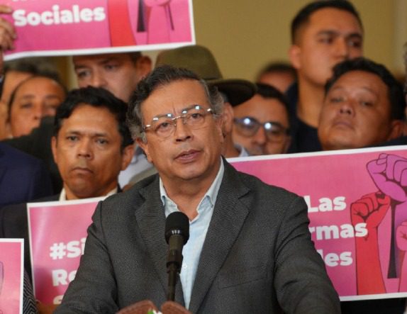 Presidente Petro declara el martes 18 de marzo como Día Cívico por las marchas programadas en el país