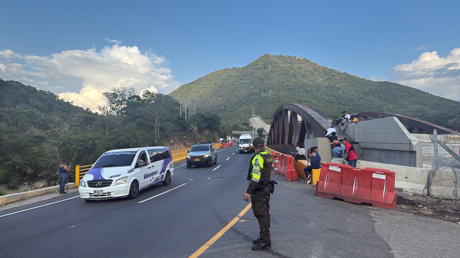 Por puente festivo se esperan más de 3 millones de vehículos en las vías del país