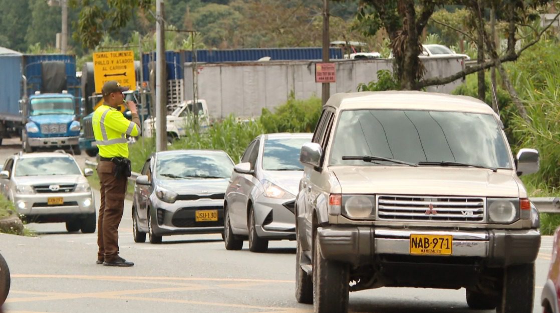 Cerca de 300 policías custodian carreteras de Antioquia para seguridad de viajeros