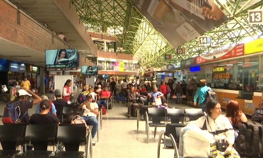 Regreso a casa: así es el panorama en la Terminal del Norte con la llegada de viajeros