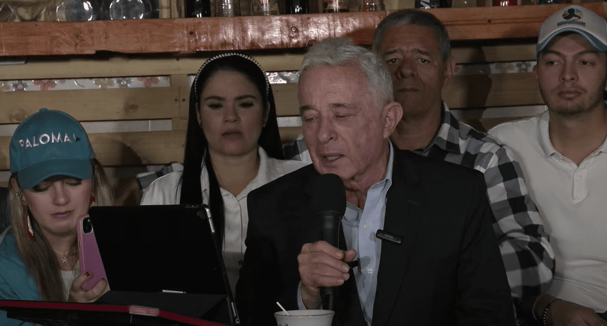 Álvaro Uribe se defiende de acusaciones de Juan Guillermo Monsalve durante juicio en su contra