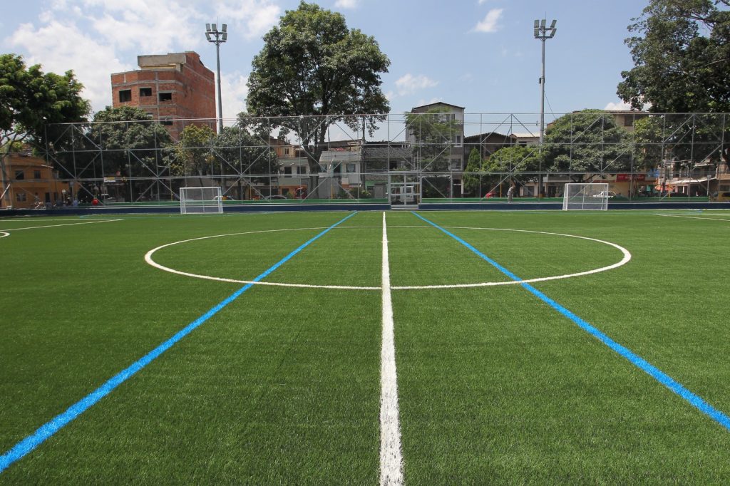 Así quedó la cancha sintética de Cristo Rey tras obras de renovación