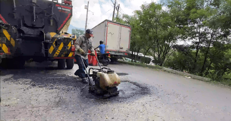 En Medellín ya se han tapado 10 mil huecos en la recuperación de la malla vial