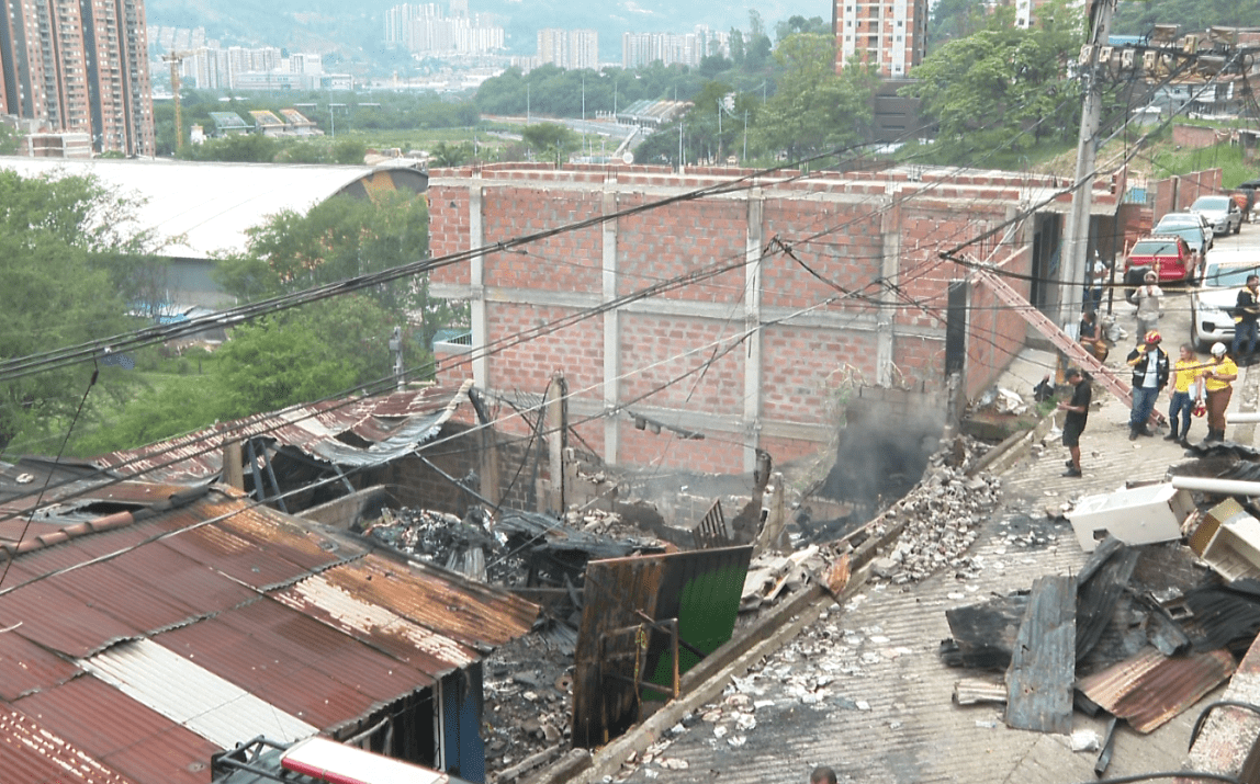 Familia perdió todo en incendio en Bello