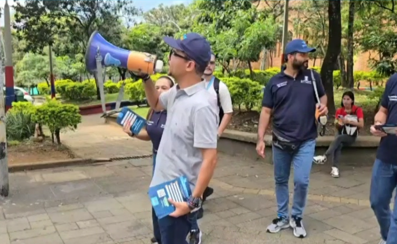 Siguen las jornadas de matriculatón en Medellín ahora en los parques