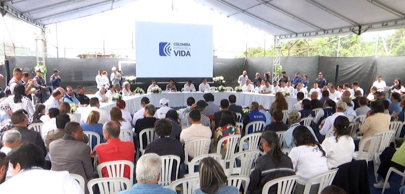 Escogen a alias 'Douglas' como vocero de la mesa de paz entre bandas y Gobierno nacional
