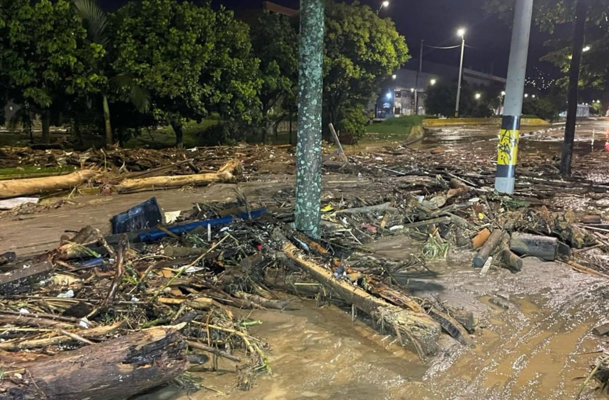 Medellín amaneció inundada por las fuertes lluvias: así quedaron algunas vías