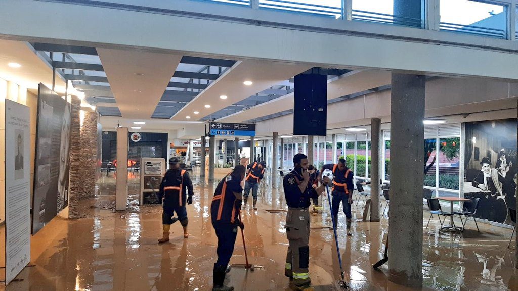 Este es el panorama en el aeropuerto Olaya Herrera tras las inundaciones en Medellín