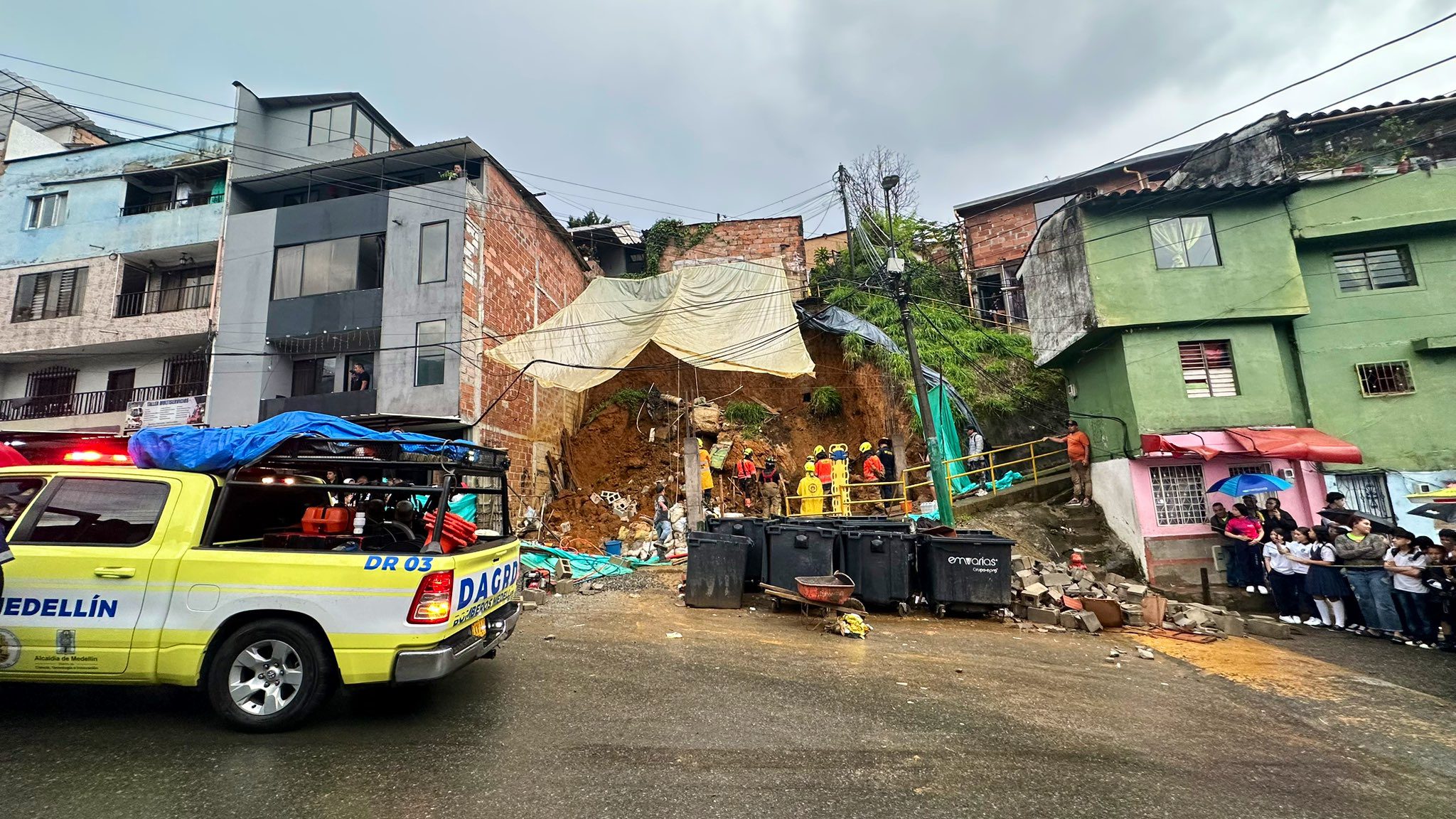 Deslizamiento en obra en construcción deja una persona muerta en Buenos Aires