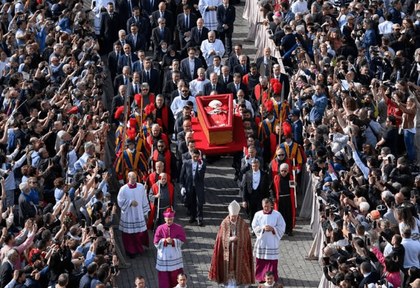En vivo: Miles de fieles ya despiden al papa Francisco en la Basílica de San Pedro