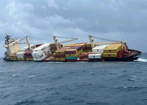 Buque con mercancía de Temu con destino a Colombia naufragó en el mar