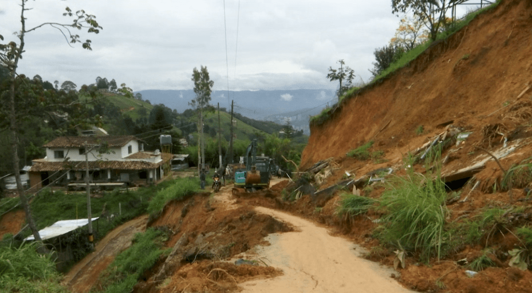 Colapso de vía por invierno tiene afectadas a más de 600 familias de vereda en Altavista