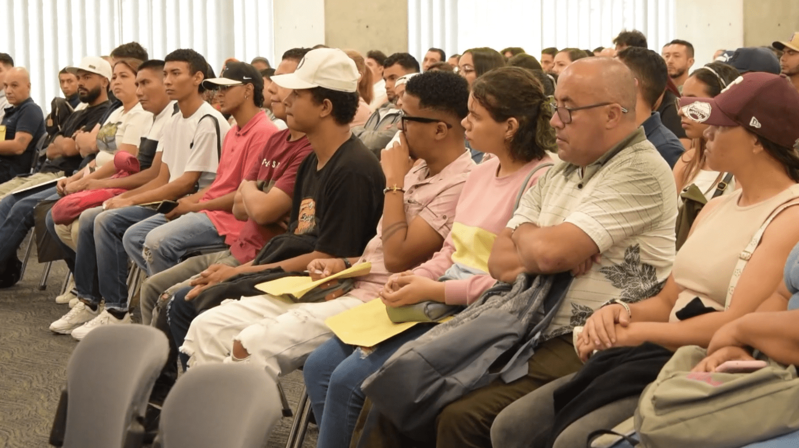 Medellín trabaja para fortalecer acceso al empleo de mujeres y jóvenes