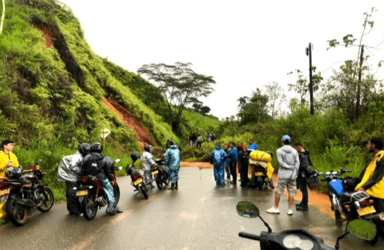 Son cerca de 30 municipios en Antioquia que tienen sus vías afectadas por las lluvias