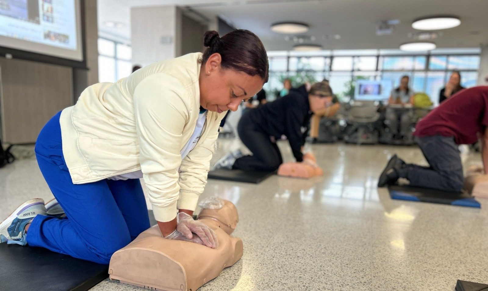 Capacitan en reanimación cardiopulmonar a 250 agentes educativos de Buen Comienzo