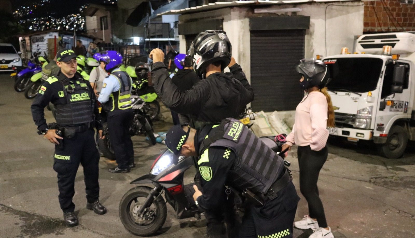 Capturan a tres personas e inmovilizan 16 motos en Manrique y Aranjuez