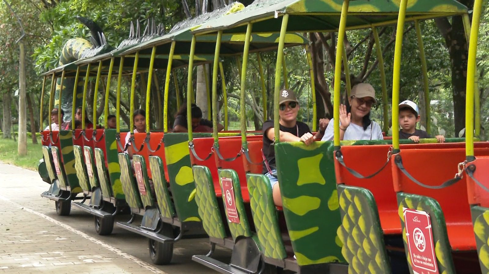Madres disfrutaron su día con entrada gratis al Parque Norte y Aeroparque Juan Pablo II