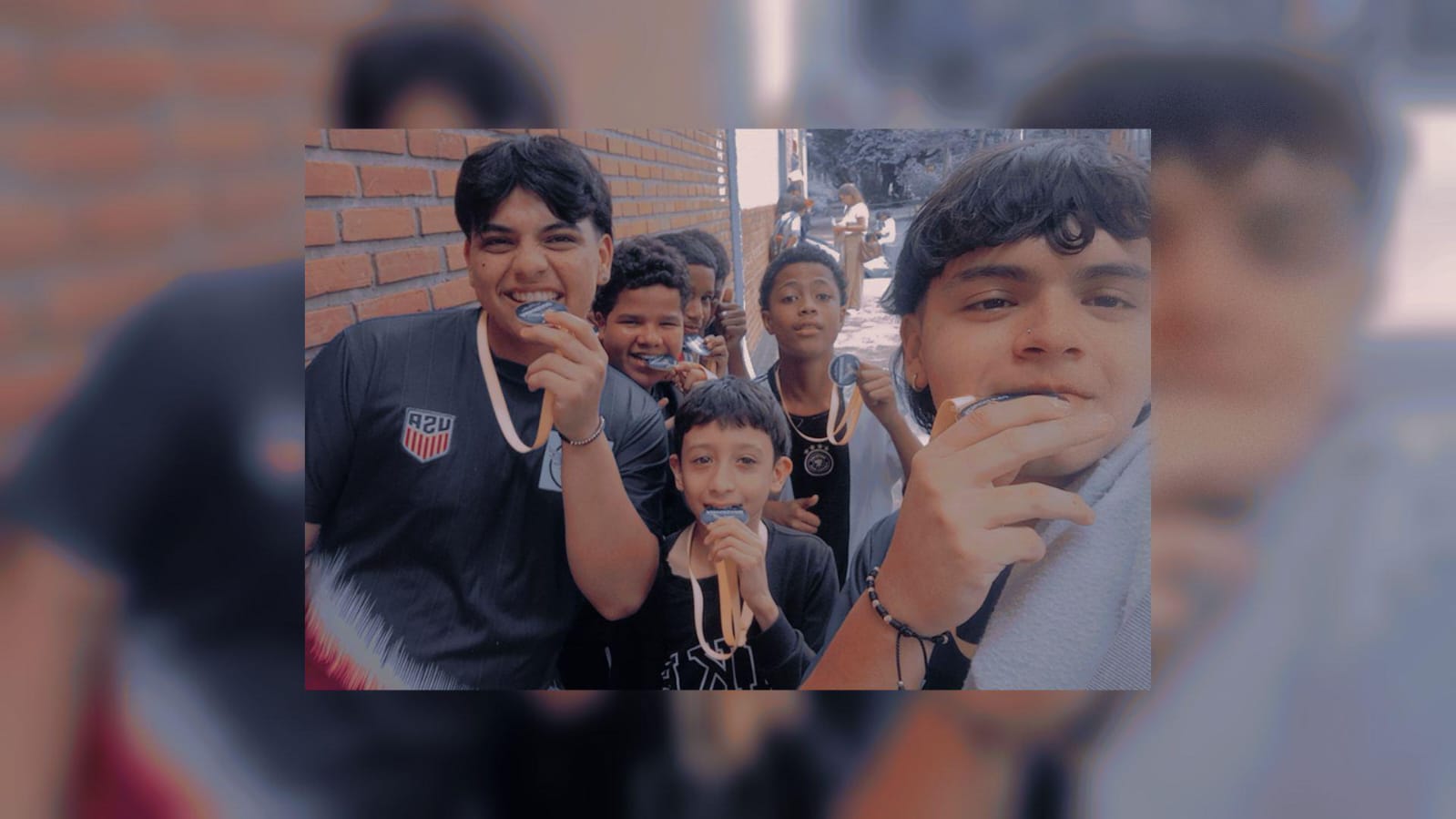 Atlético Renacer: jóvenes transformando vidas a través del fútbol en la comuna 13 