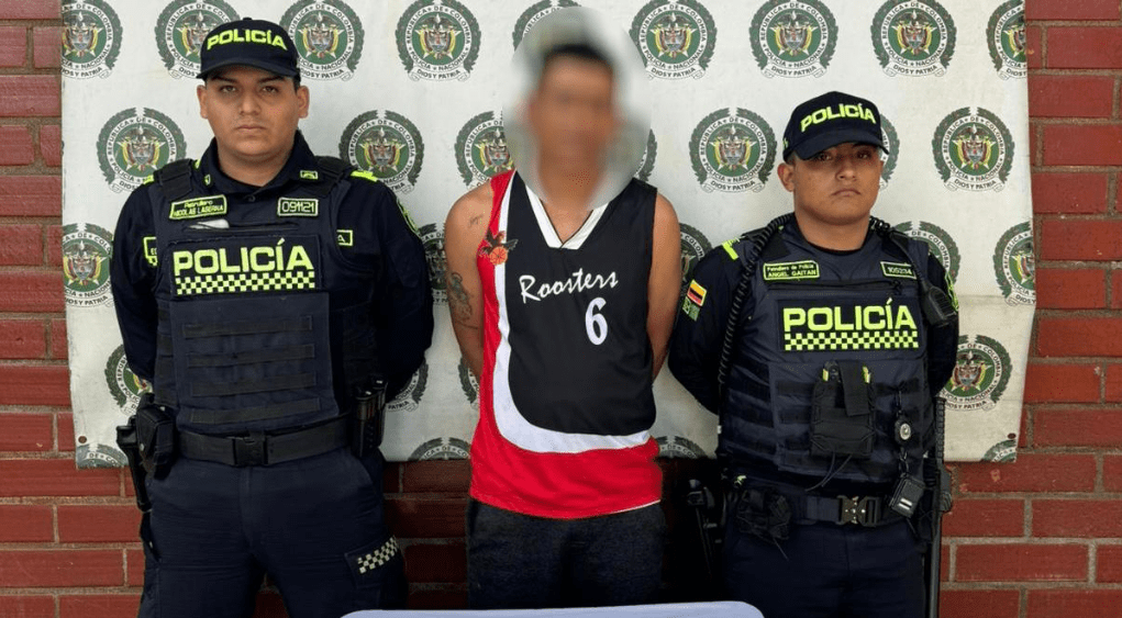 Video: Hombre le clavó un cuchillo en el rostro a otro en medio de una riña