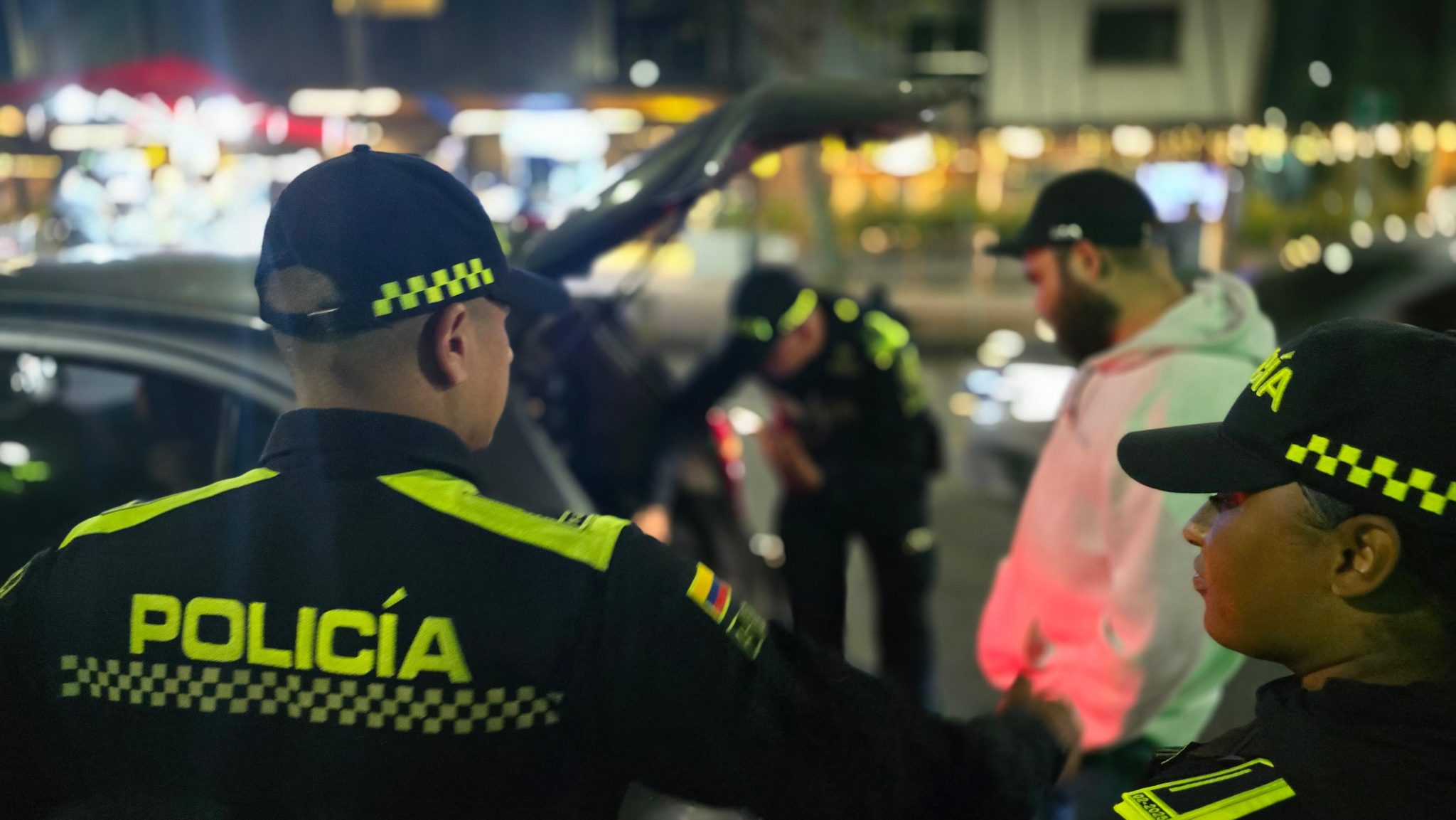 Capturan a tres sujetos señalados de robar a bordo de un taxi