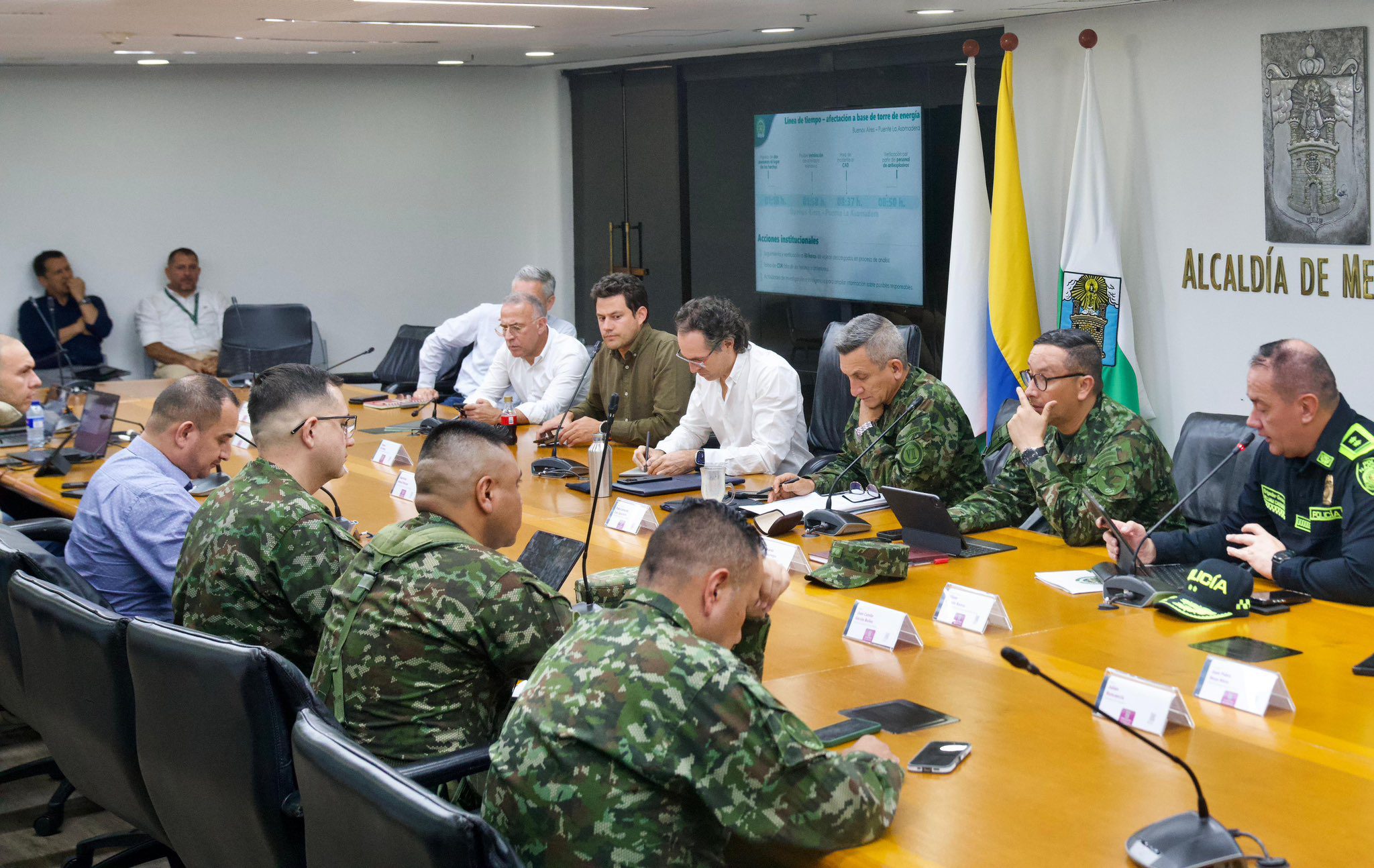Alcalde de Medellín hace llamado a reforzar la inteligencia de la fuerza pública