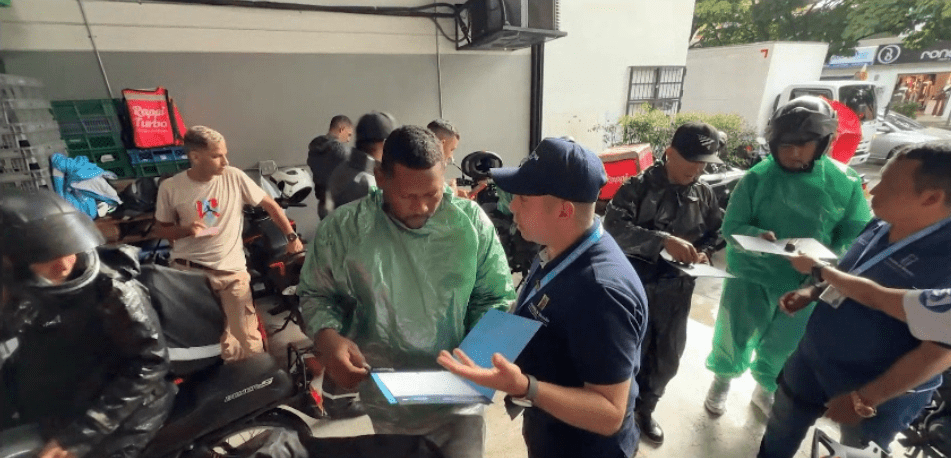 Capacitan a casi 400 domiciliarios para concientizarlas de proteger su vida en las vías