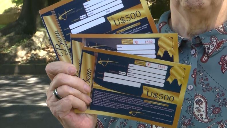 Denuncian que tres mil adultos mayores han sido víctimas de estafas en 'burbujas' de centros comerciales