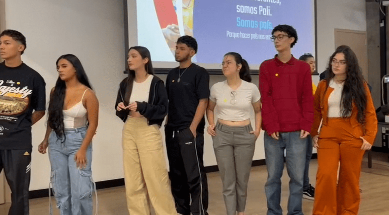 Líderes estudiantiles se capacitan para mejorar la democracia escolar en Medellín