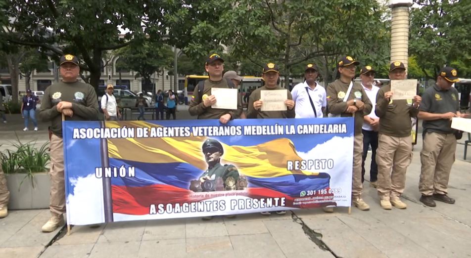Retirados de la fuerza pública hicieron plantón para rechazar atentado a Miguel Uribe