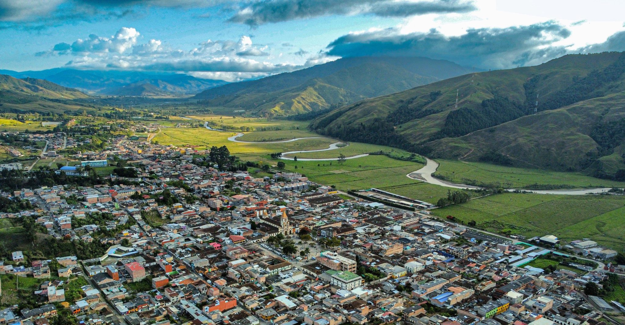 ¿Se va a puebliar este fin de semana? Hay vías que tienen demora entre 4 y 5 horas