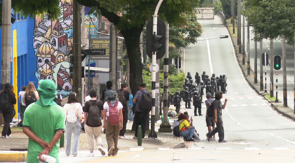 Un hombre que disparó con un arma y un uniformado herido: balance de los disturbios en la UdeA