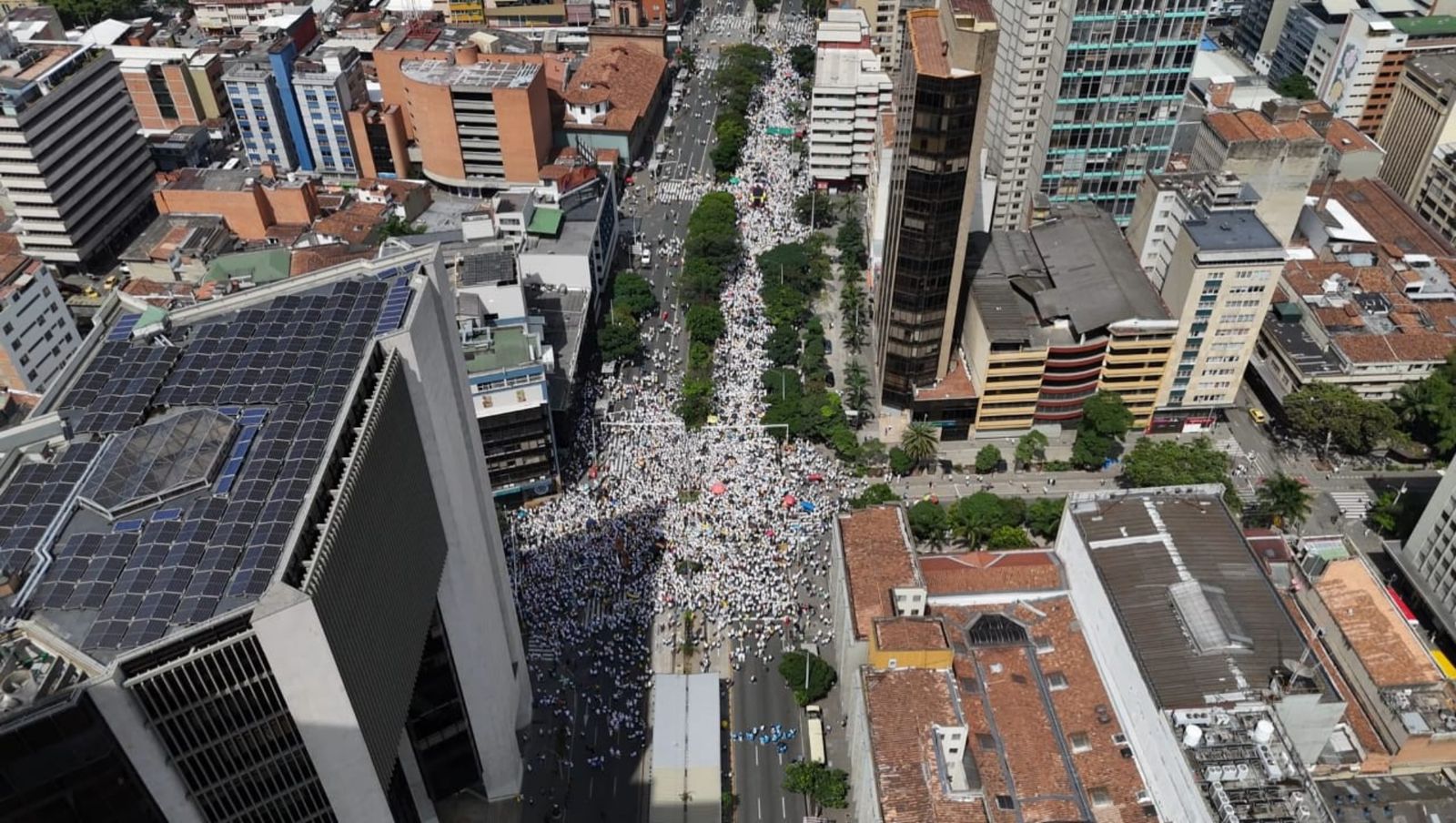 Multitudinaria participación de Medellín en la Marcha del Silencio