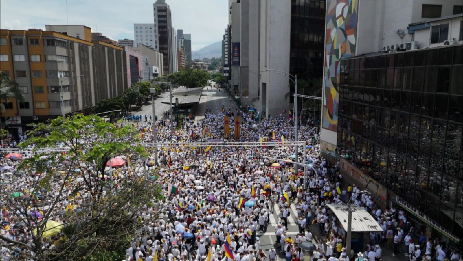 Multitudinaria participación de Medellín en la Marcha del Silencio