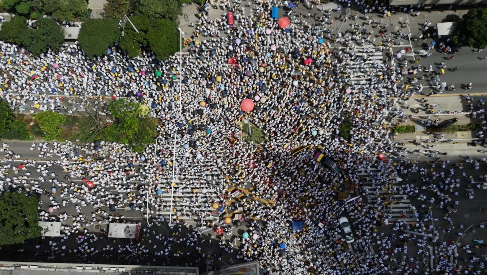 Multitudinaria participación de Medellín en la Marcha del Silencio