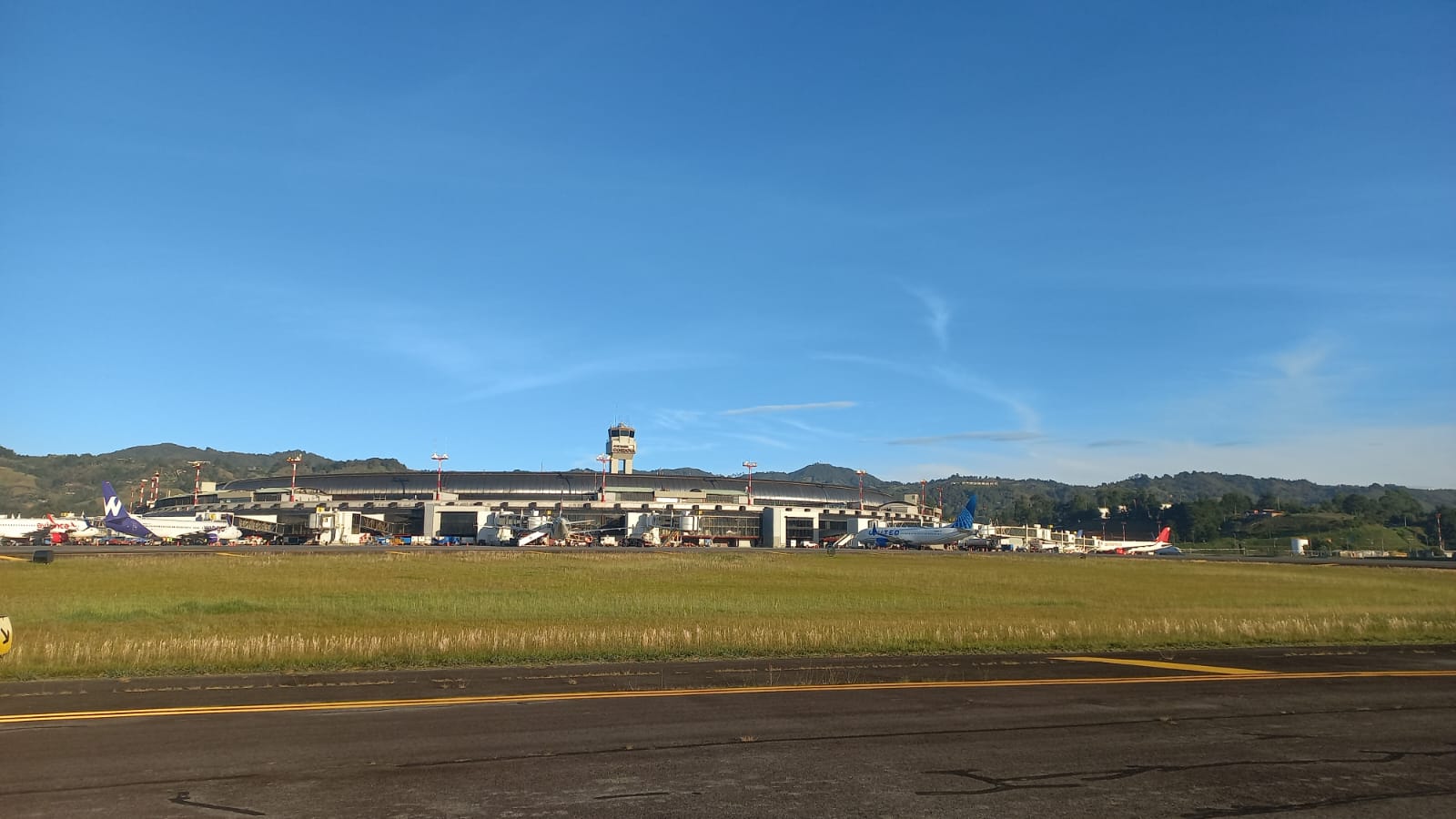 Obras de ampliación del aeropuerto de Rionegro están en vilo por falta de una firma