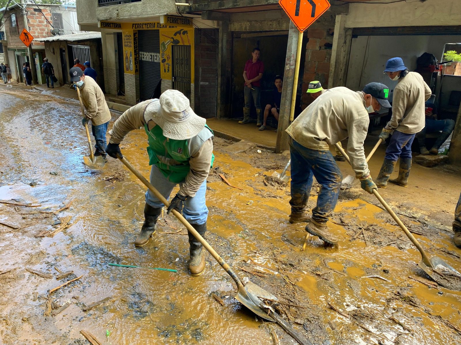 Distrito amplía atención a personas afectadas en Santo Domingo Savio tras deslizamiento