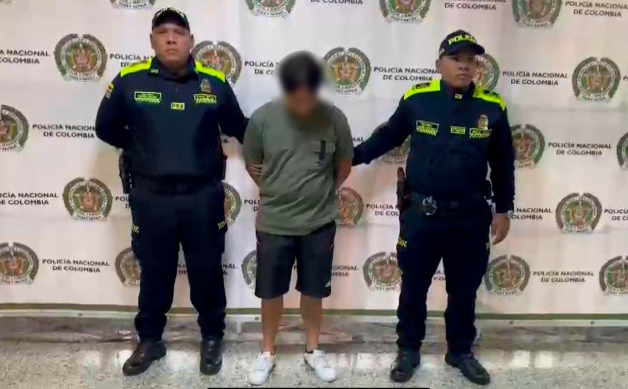 Video: capturan a hombre que le robó el celular a una mujer y la arrastró con el carro