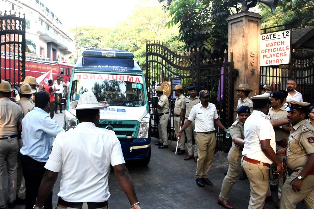 Estampida en India deja al menos 11 muertos en celebración de victoria de equipo de críquet