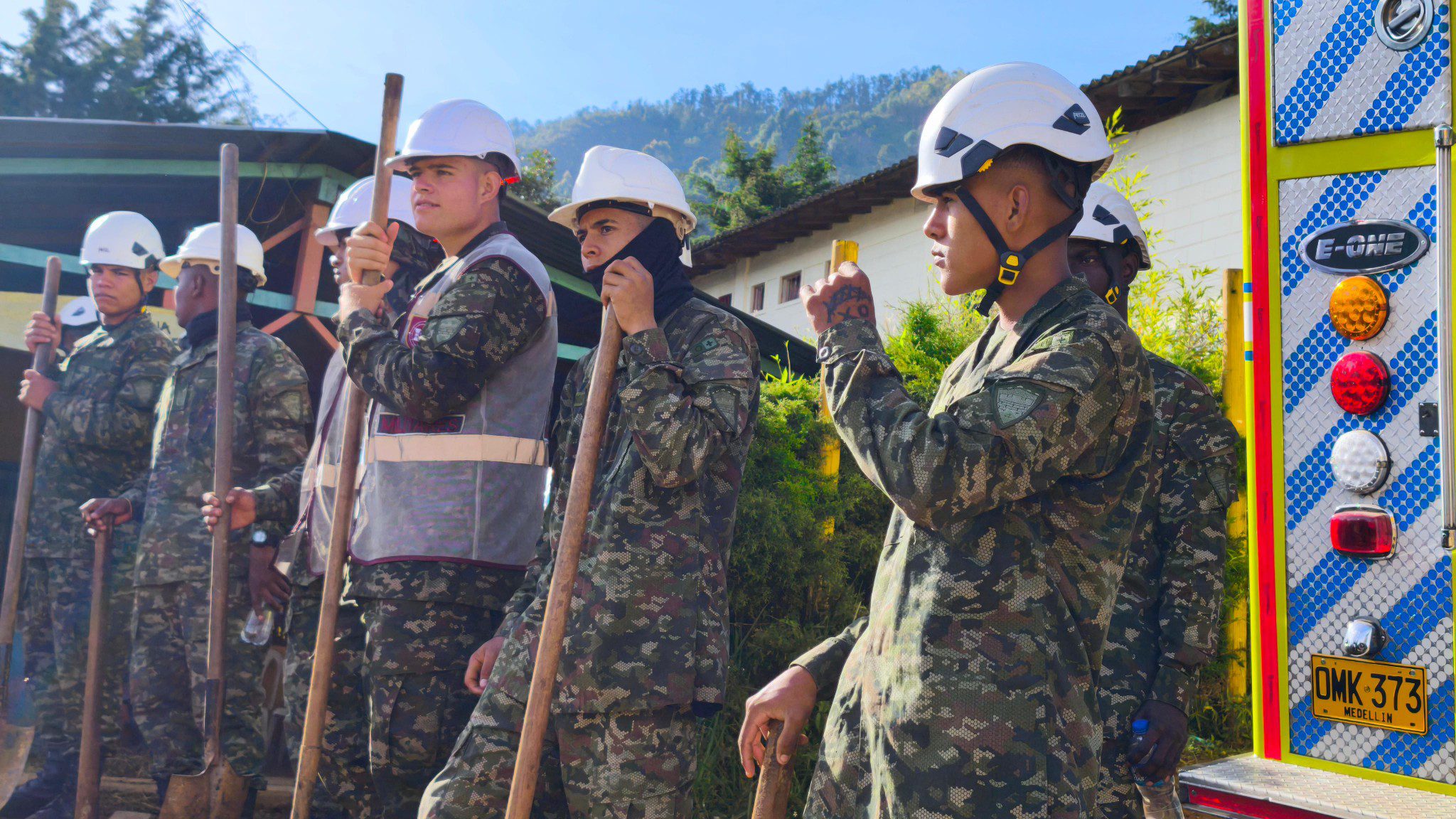 Ejército refuerza las labores de búsqueda en la emergencia de Bello
