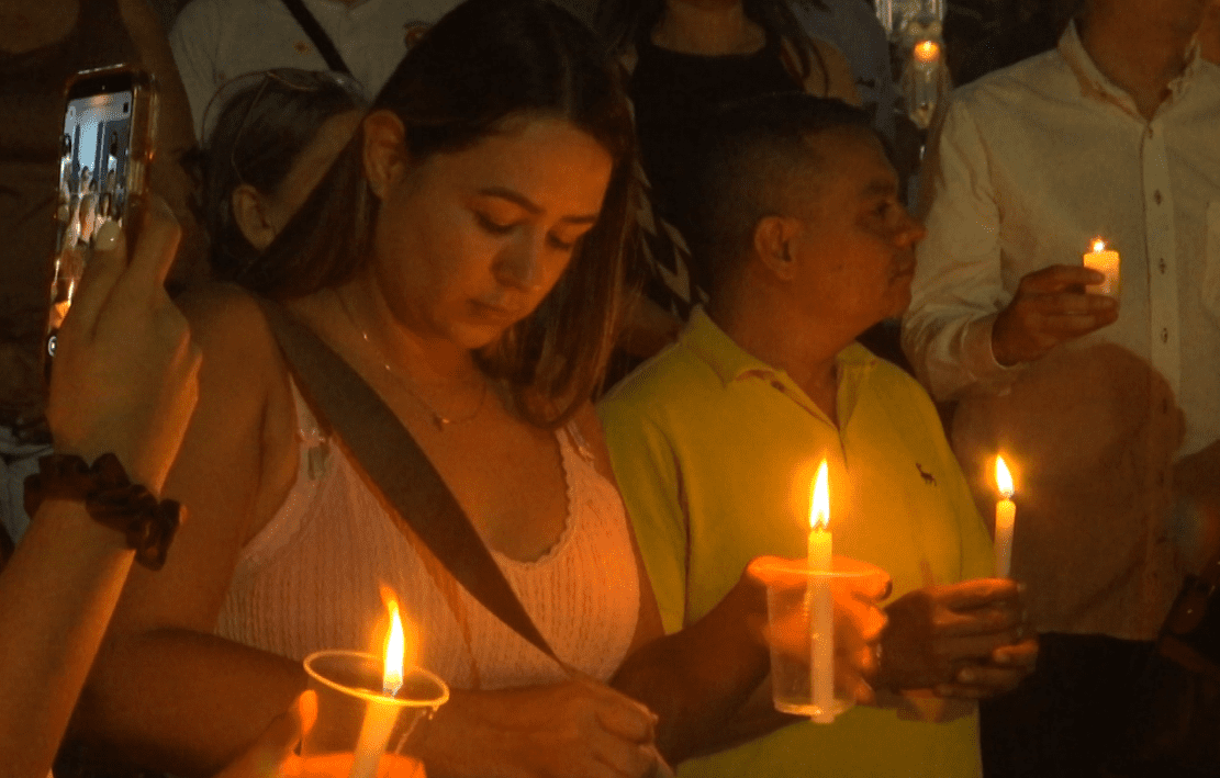 Así fue la velatón en Envigado para orar por la recuperación de Miguel Uribe