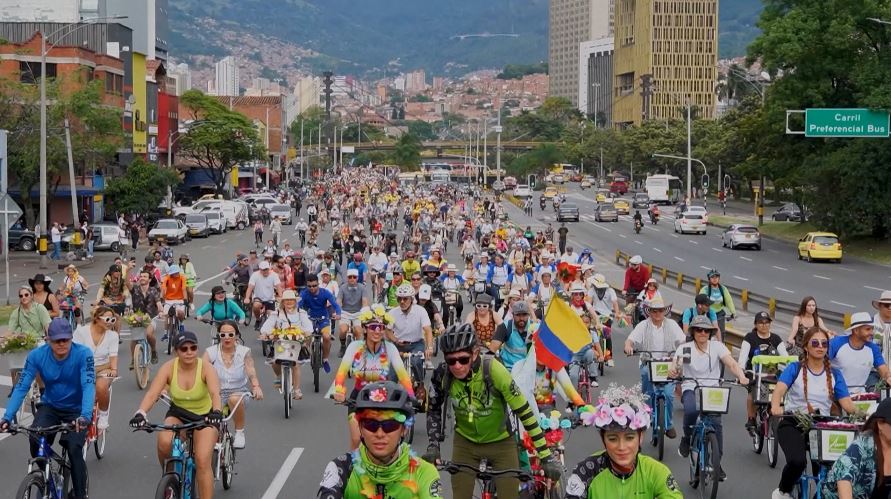 Esta es la fecha límite para inscribirse gratis en el desfile de bicicletas de la Feria de las Flores