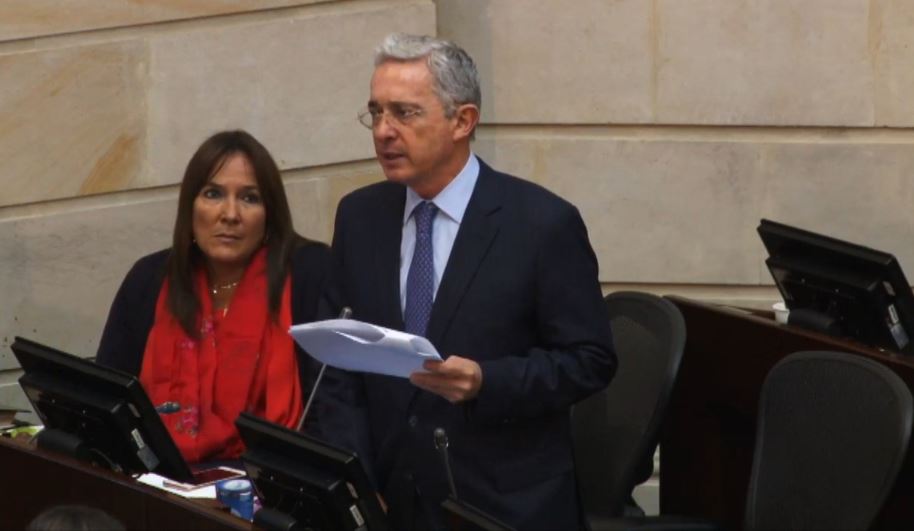 Expertos dicen que juicio contra el expresidente Uribe influye en las elecciones del 2026