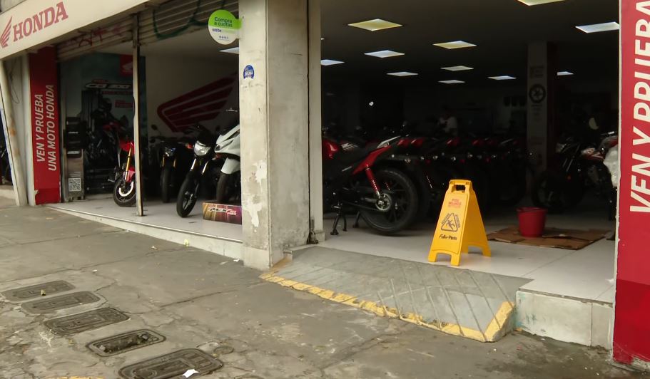 Robaron 28 motos de un concesionario a plena luz del día en la calle San Juan
