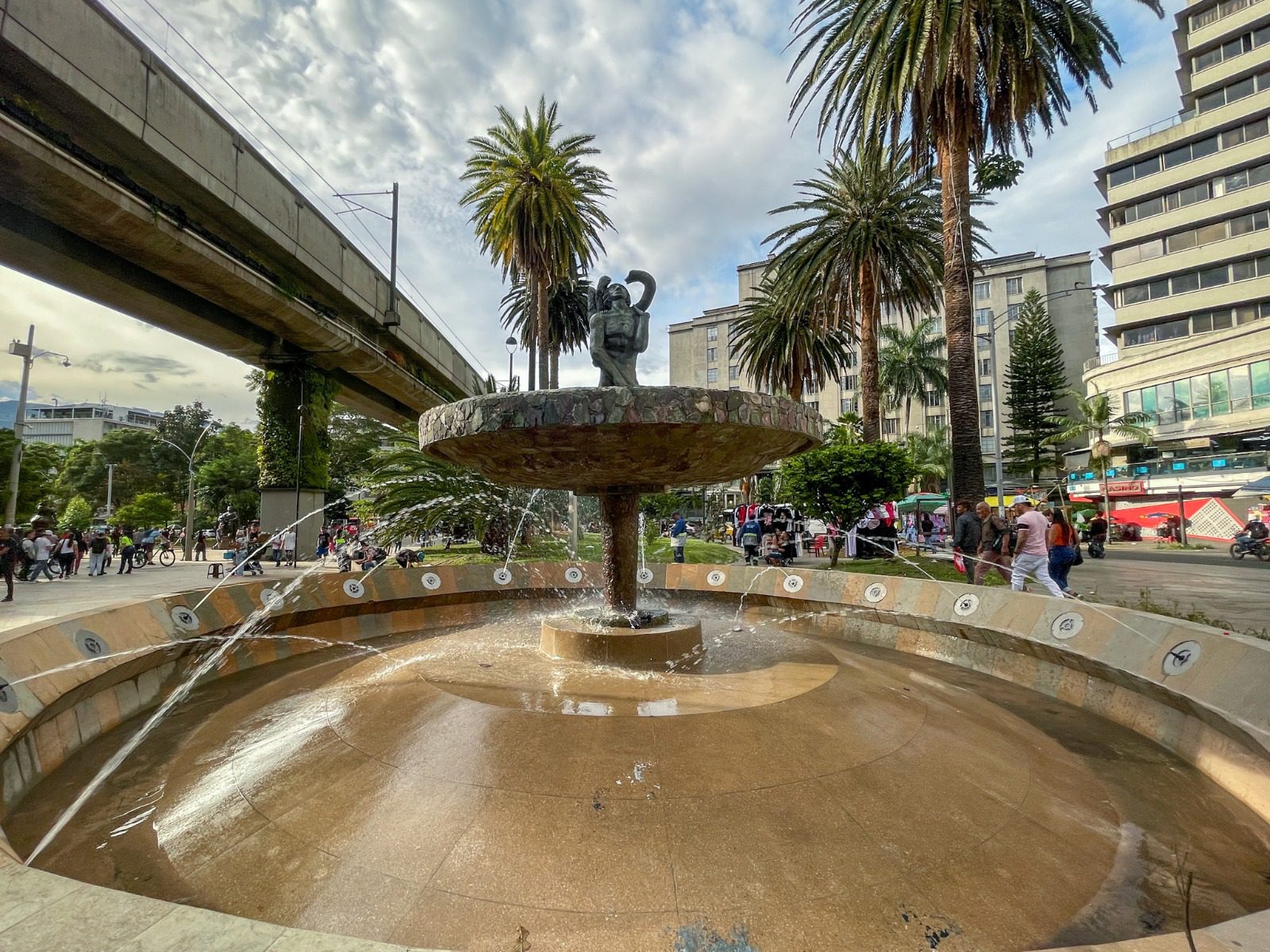 Las fuentes de la Plaza Botero vuelven a la vida tras intervención de la Alcaldía de Medellín